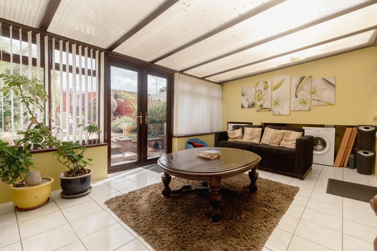Palm Bay'S Luxury Bungalow - Self Check In & Parking Villa Margate Exterior foto